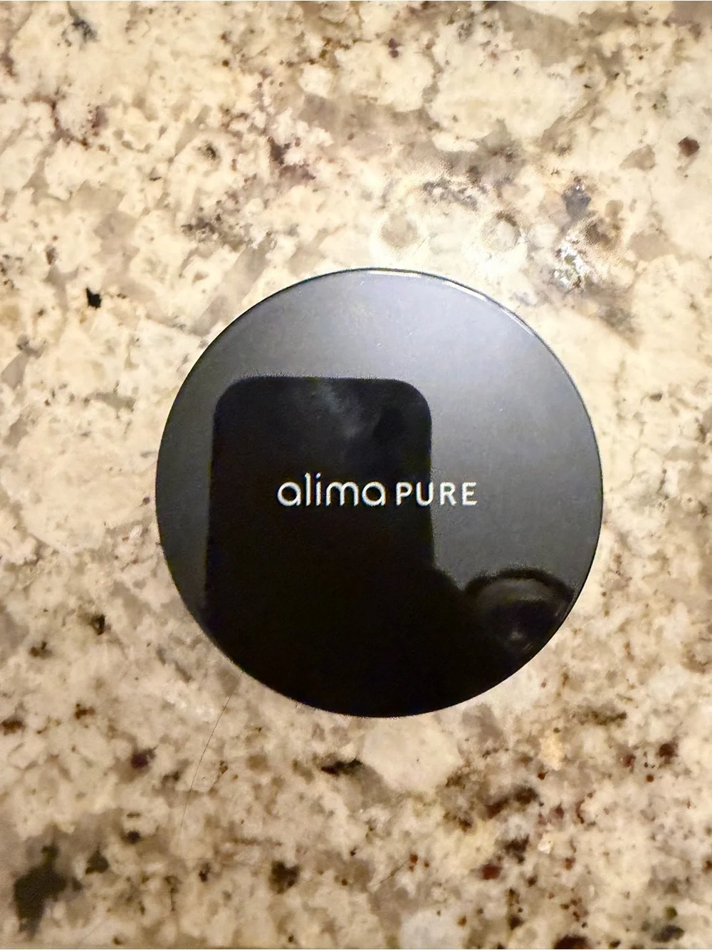 Cardamom Pressed Foundation - Black Compact